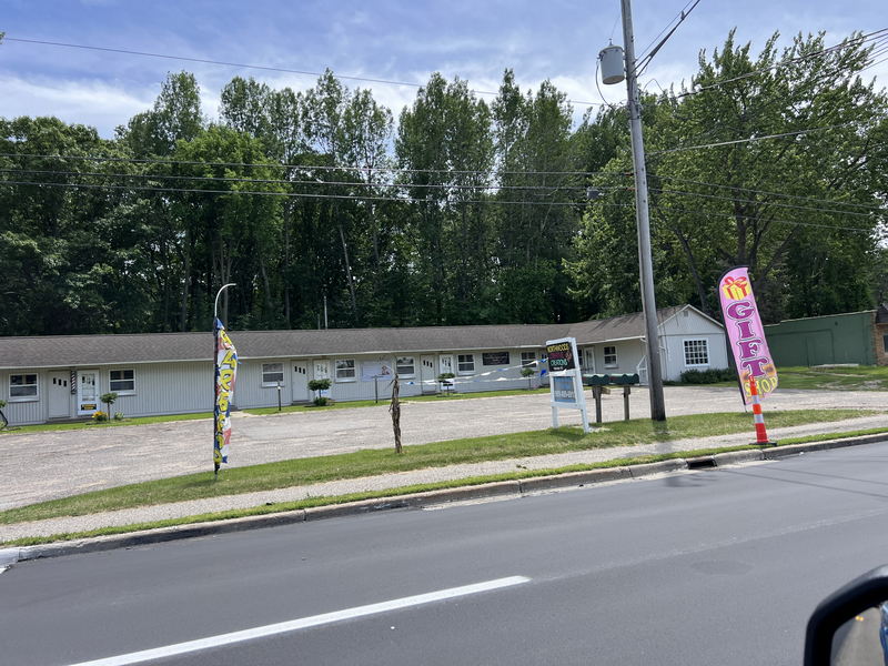 Sea Breeze Motel (Fergusons Motel) - June 15 2024 Photo (newer photo)